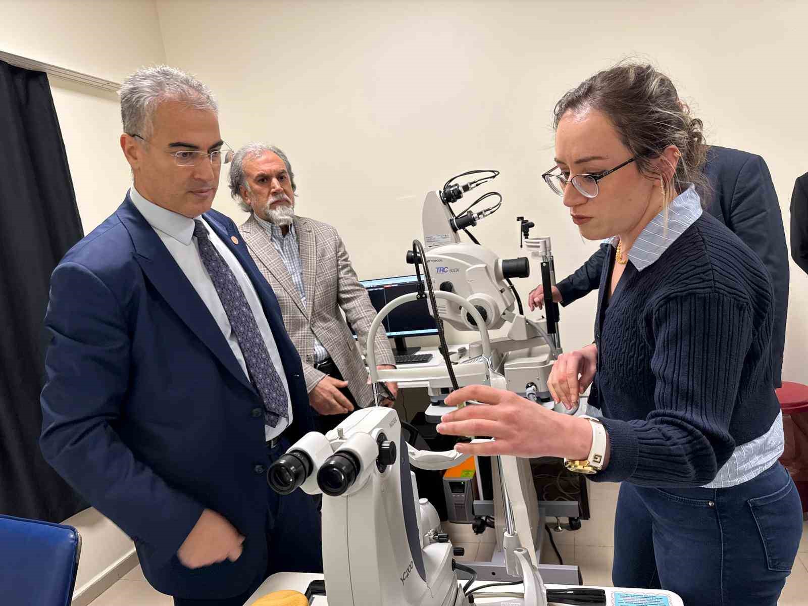 Ergani Devlet Hastanesi’nde göz anjiyo cihazı hizmete girdi
Ergani Devlet Hastanesi’nde göz anjiyo cihazı hizmete girdi