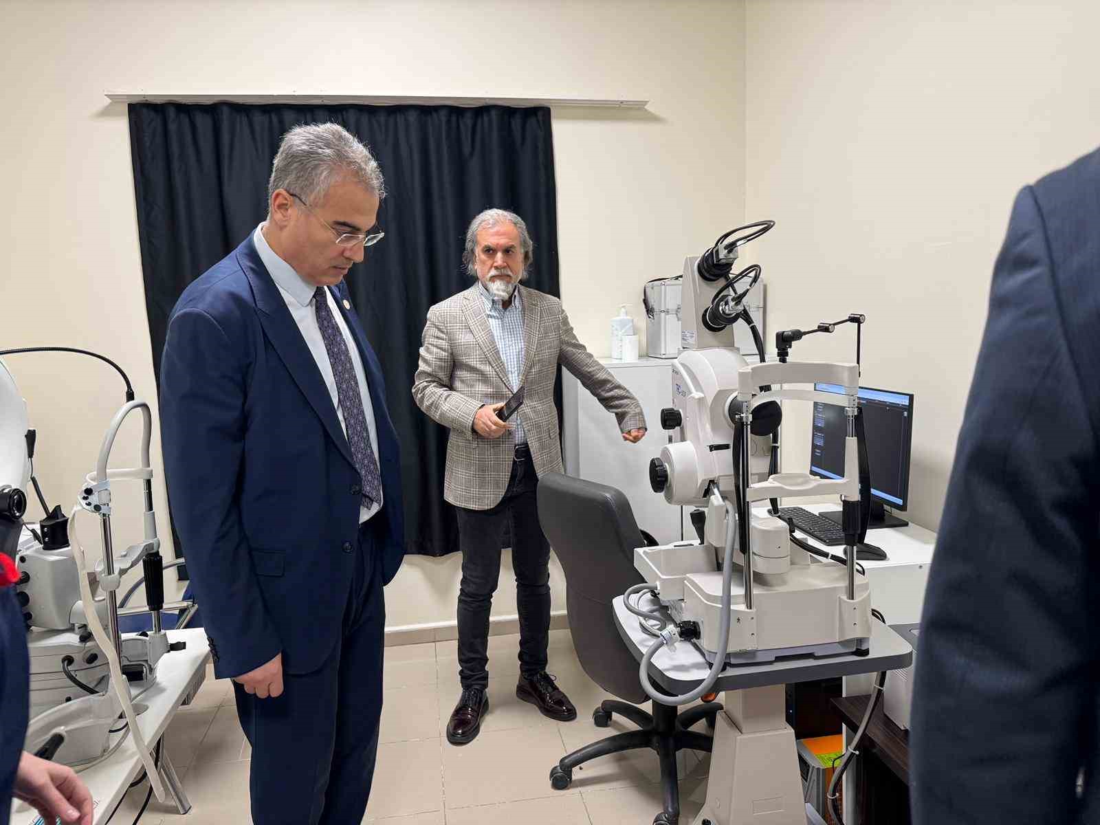 Ergani Devlet Hastanesi’nde göz anjiyo cihazı hizmete girdi
Ergani Devlet Hastanesi’nde göz anjiyo cihazı hizmete girdi