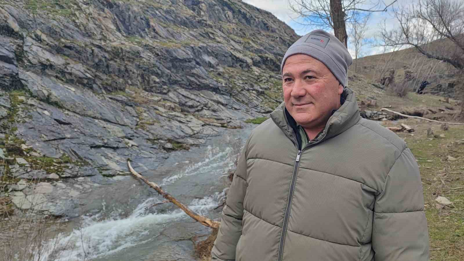 Eriyen kar suları yazın kuruyan şelaleyi yeniden coşturdu
