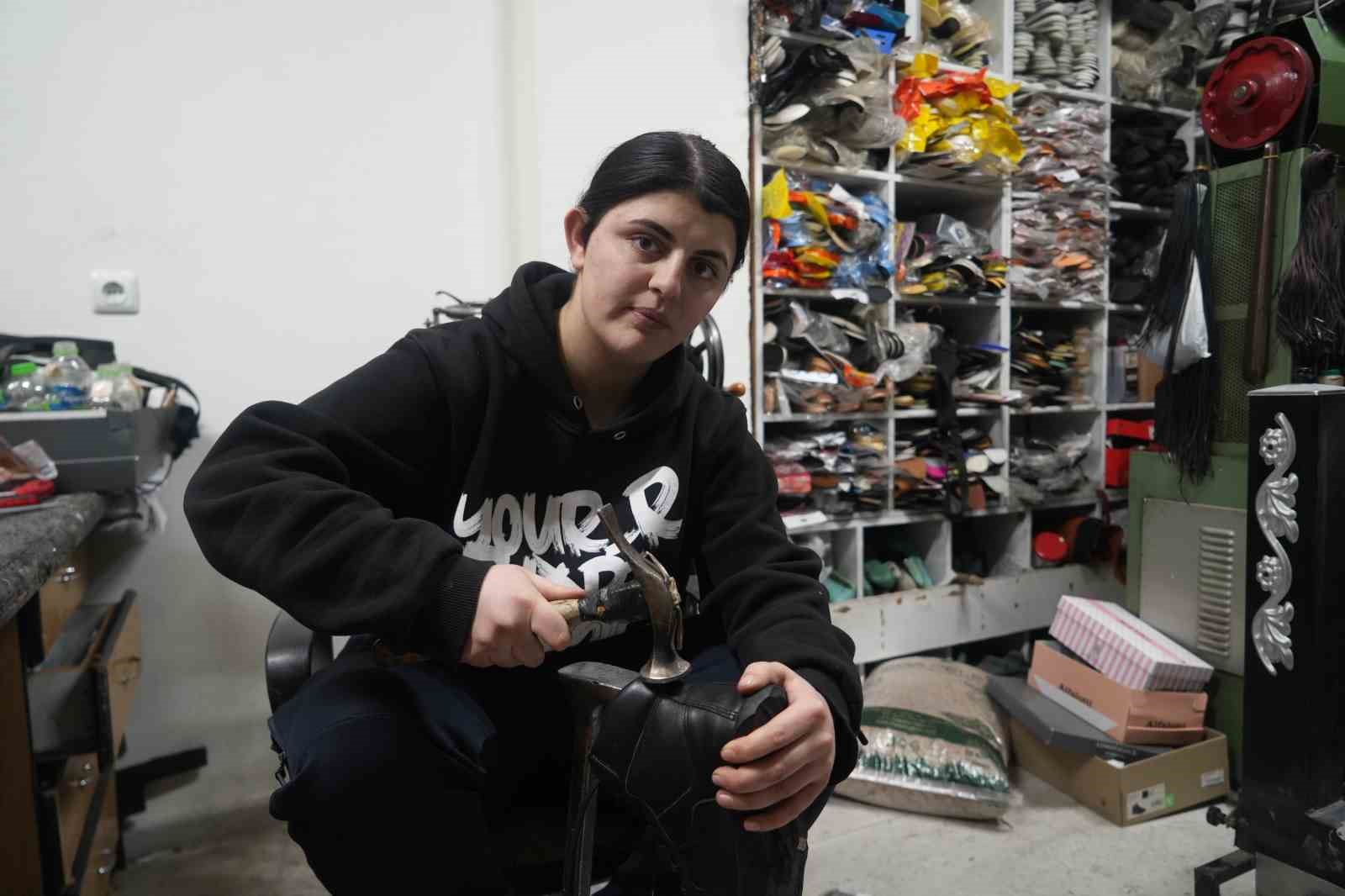 Erkek egemen mesleğe kadın eli değdi
