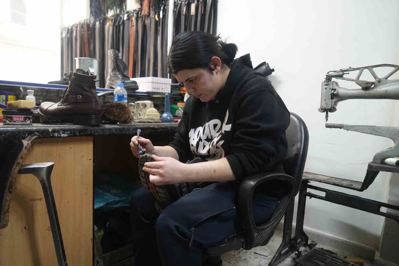 Erkek egemen mesleğe kadın eli değdi
