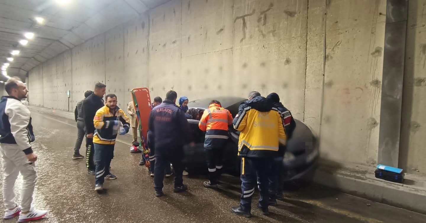 Erkenek Tüneli’nde kaza: 3 yaralı
