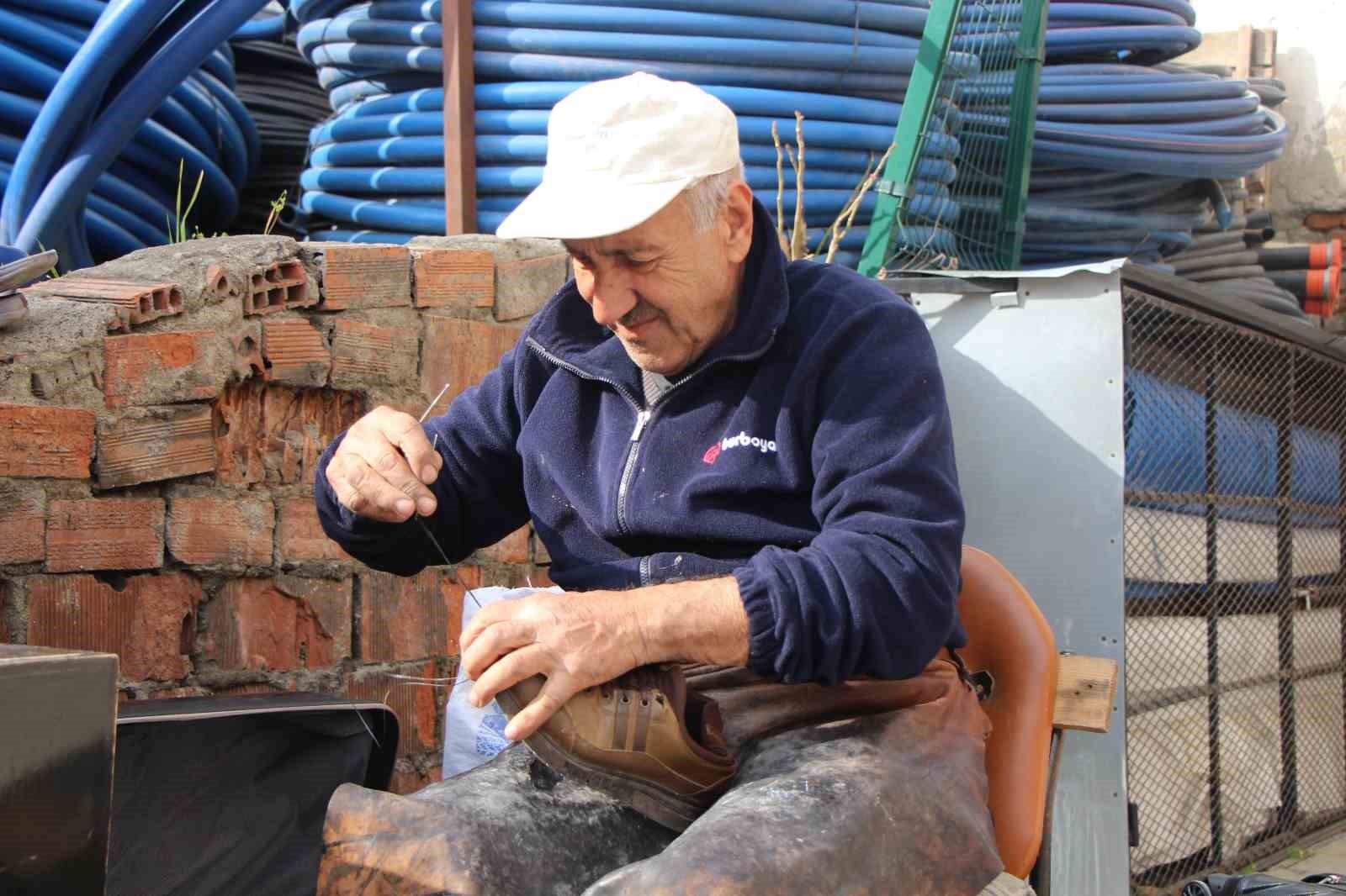 Ermeni asıllı usta 50 yıldır iğne, iplikle tamir yapıyor: "Türk milliyetçisiyim. Ülkemi seviyorum"
