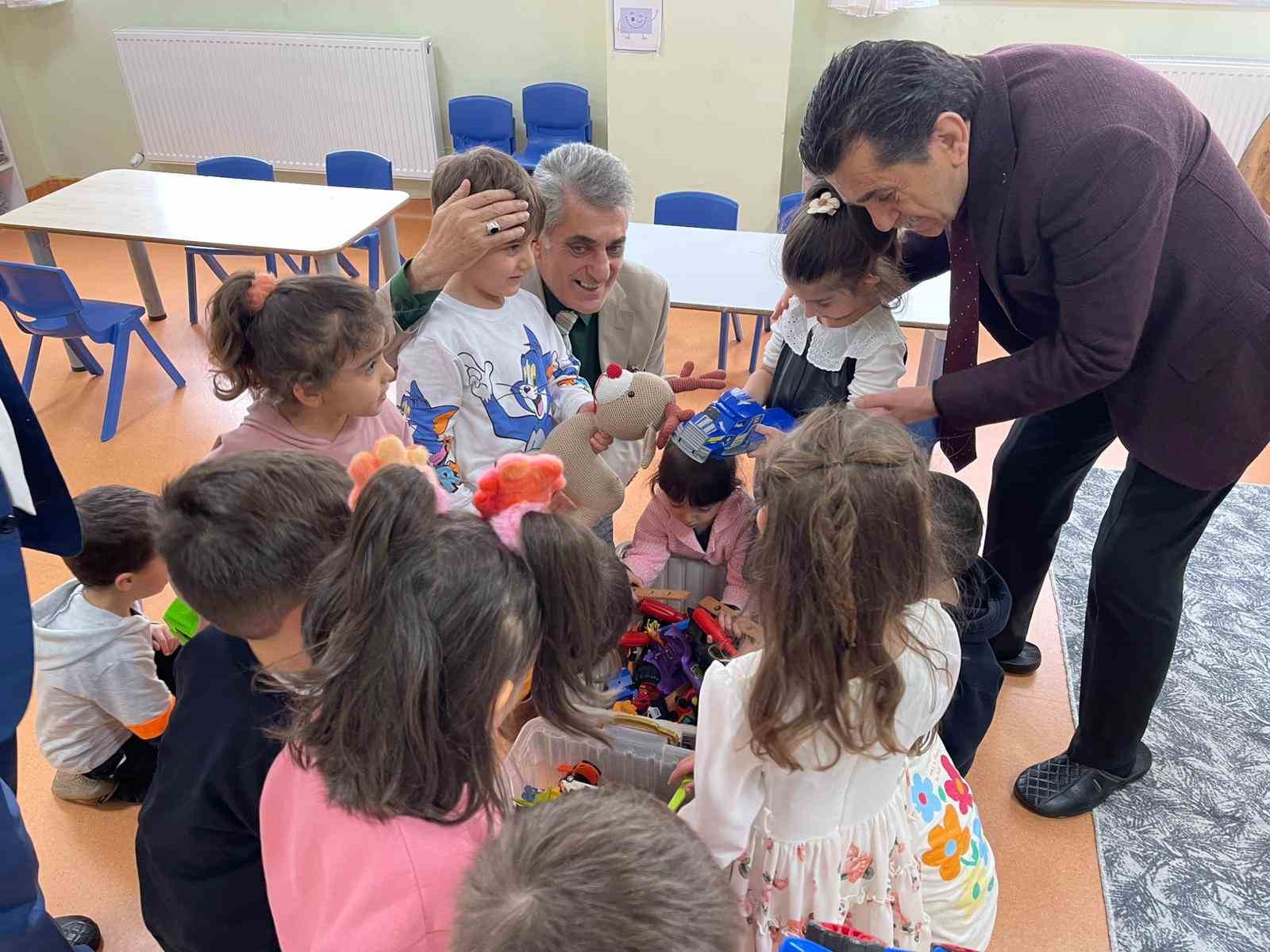 Ersander’den çocuklara bayram hediyesi
