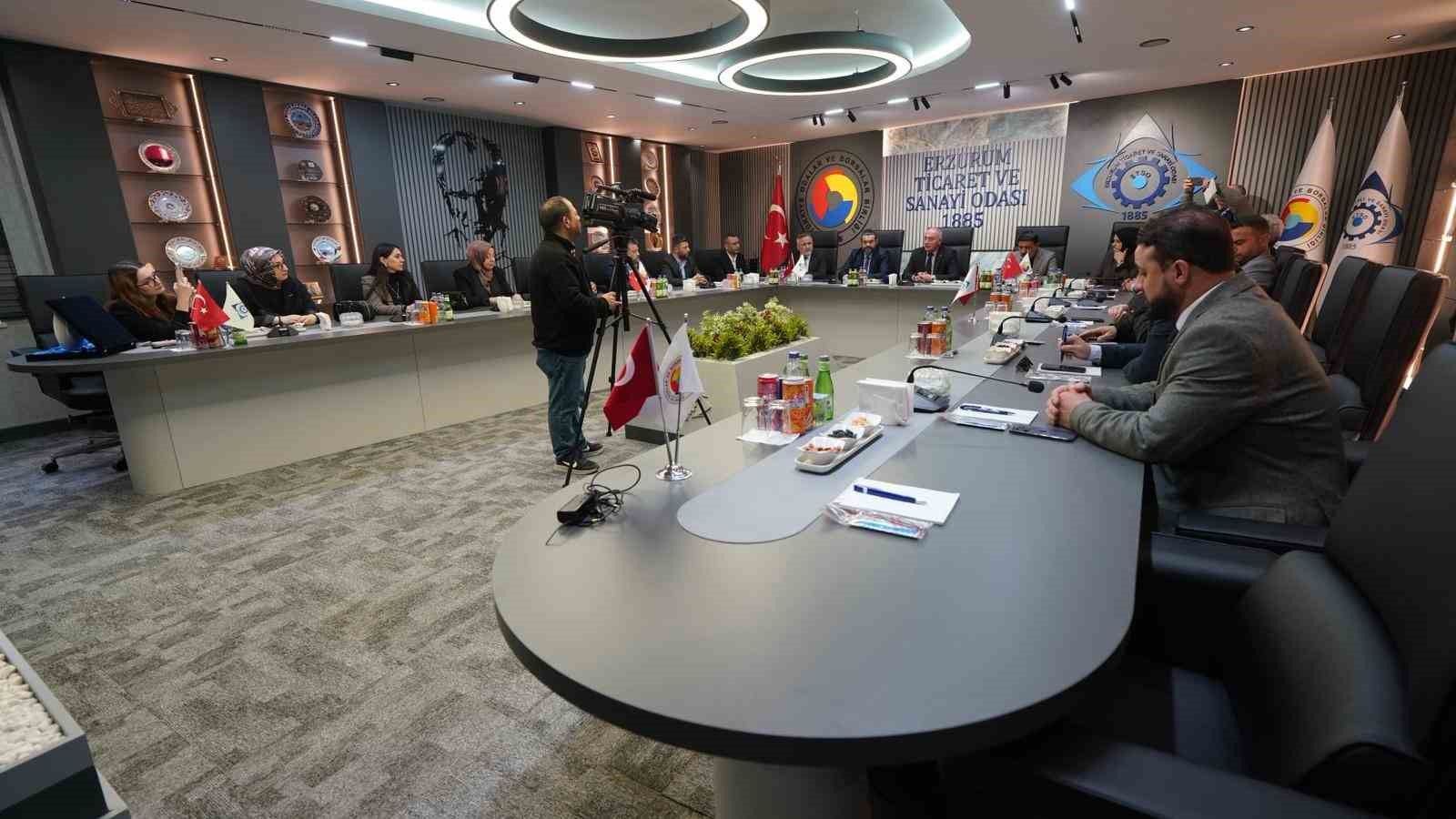 ERSİAD heyetinden ETSO’ya ziyaret: Erzurum’un stratejik önemi masaya yatırıldı
ERSİAD heyetinden ETSO’ya ziyaret: Erzurum’un stratejik önemi masaya yatırıldı