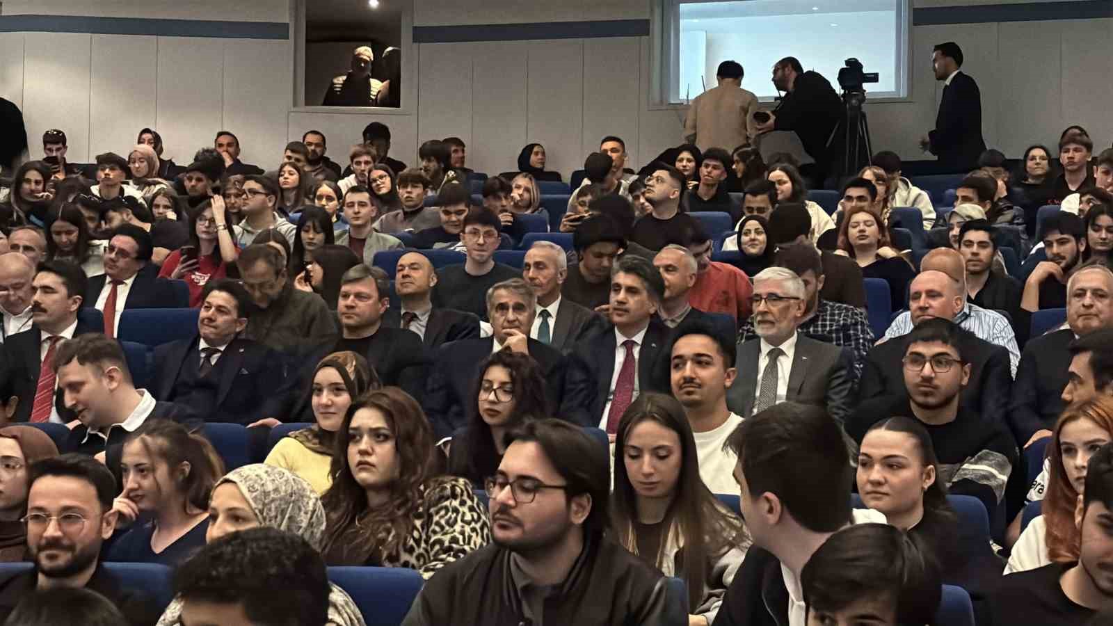 Ertuğrul Sağlam: "Artık iki takımlı şampiyonluk yarışı izlemeyelim"
