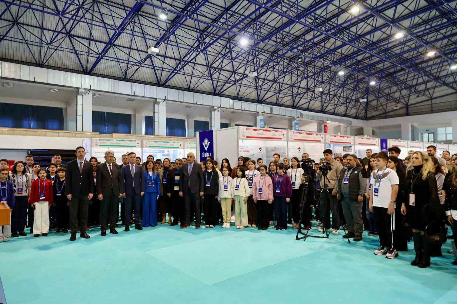 ERÜ’de 20. TÜBİTAK Ortaokul Öğrencileri Araştırma Projeleri Kayseri Bölge Yarışması Sergisi açıldı
ERÜ’de 20. TÜBİTAK Ortaokul Öğrencileri Araştırma Projeleri Kayseri Bölge Yarışması Sergisi açıldı