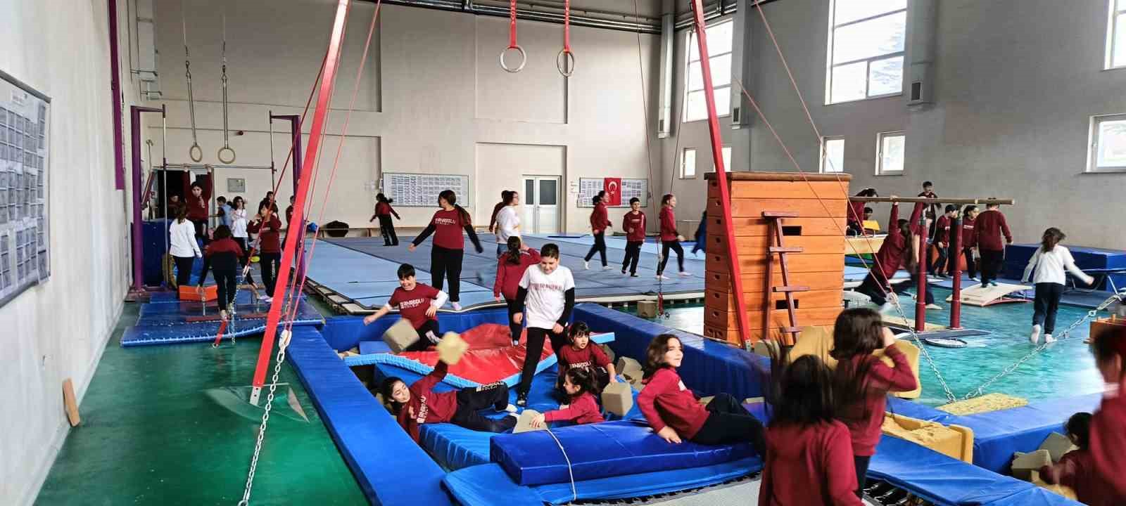 ERÜ’de ‘Kampüsün Neşesi Miniklerle Birlikte Sporla Tanışıyorum’ etkinliği
