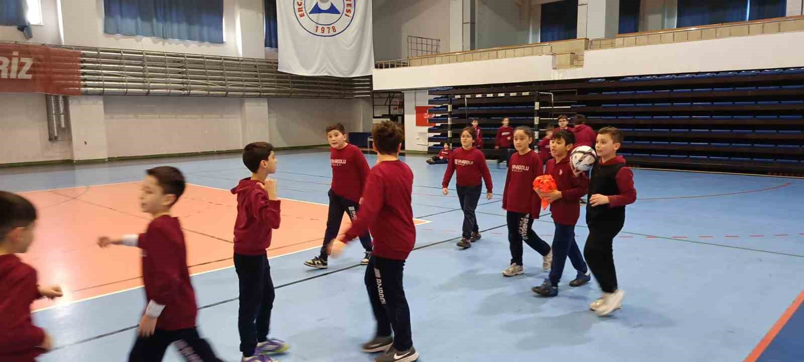 ERÜ’de ‘Kampüsün Neşesi Miniklerle Birlikte Sporla Tanışıyorum’ etkinliği

