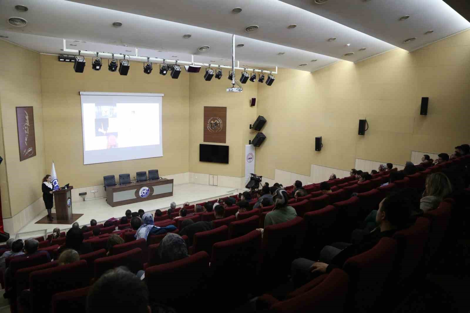 ERÜ’de ’Uzay Radyasyonunda Hayatta Kalmak’ konulu konferans düzenlendi
