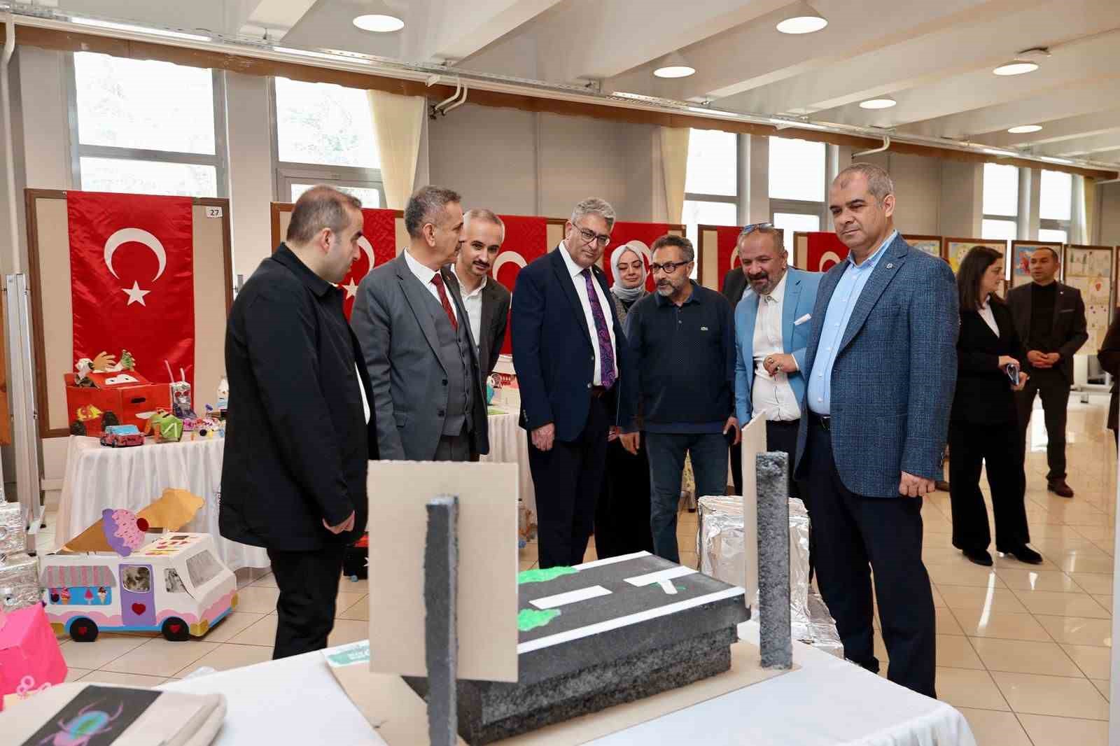 ERÜ’den Uluslararası Sıfır Atık Günü dolayısıyla farkındalık etkinliği
ERÜ’den Uluslararası Sıfır Atık Günü dolayısıyla farkındalık etkinliği