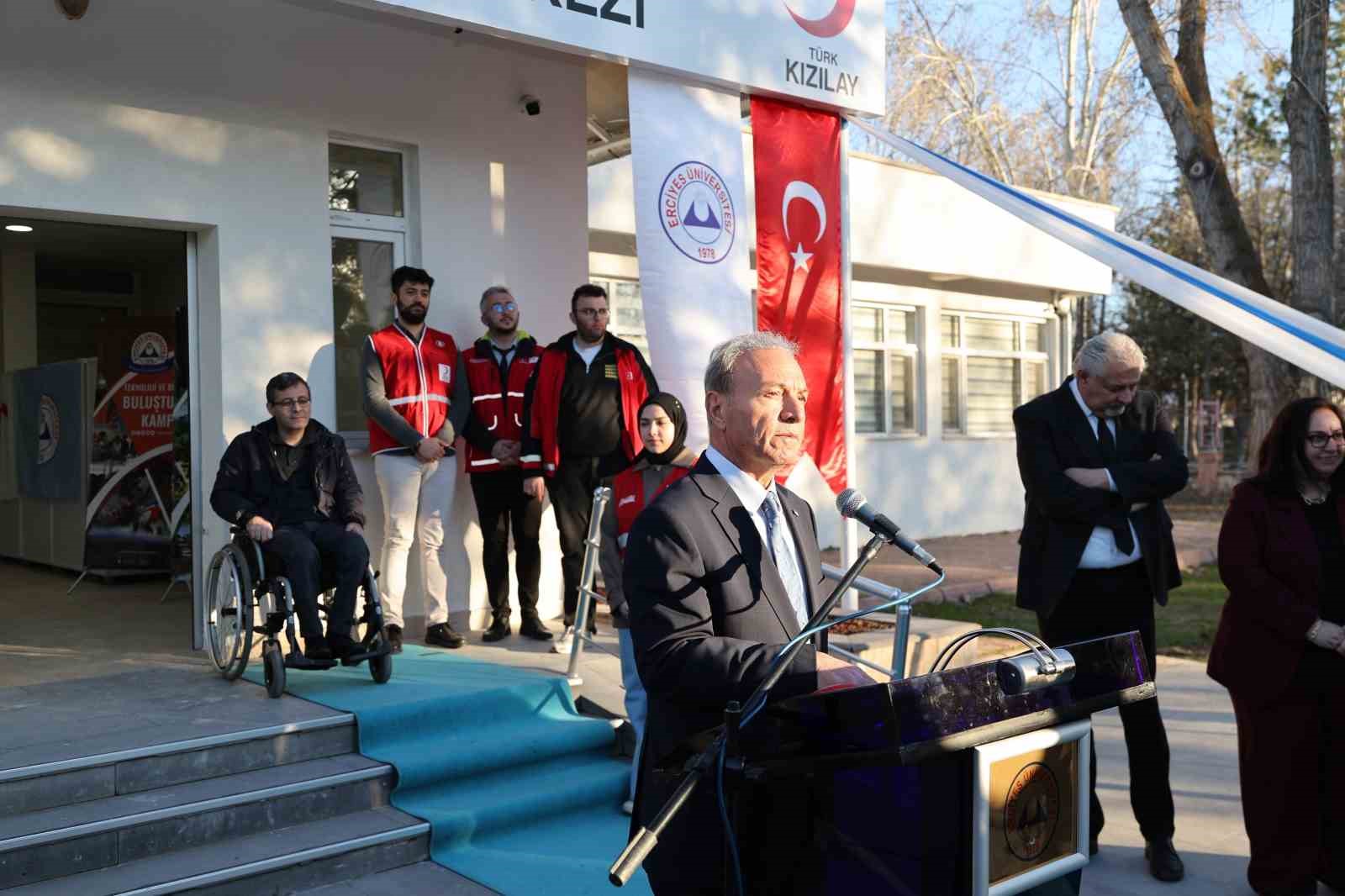 ERÜ’ye Kızılay Butik Giyim Merkezi açıldı
