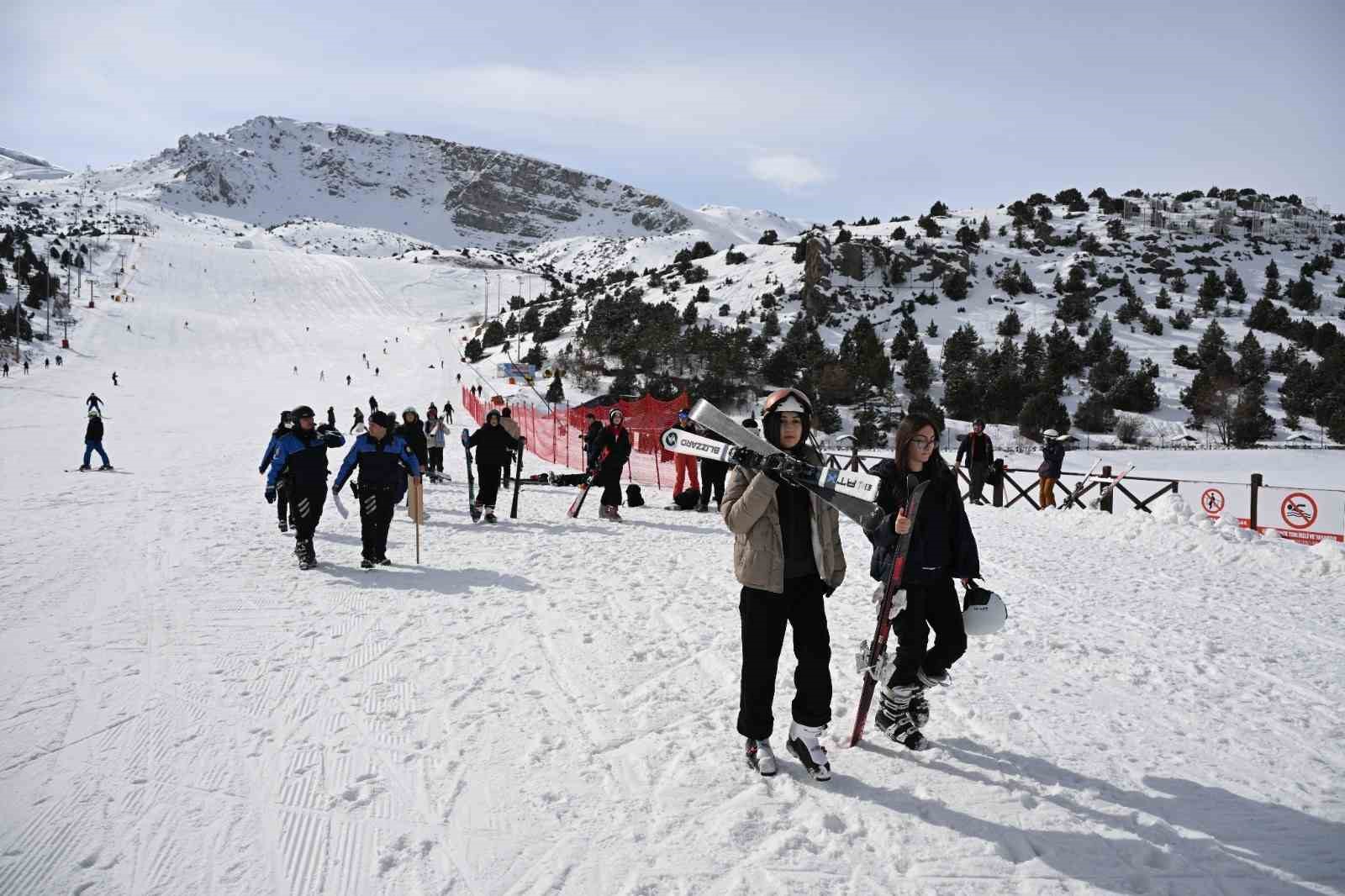 Erzincan polisinden öğrencilere sosyal destek
