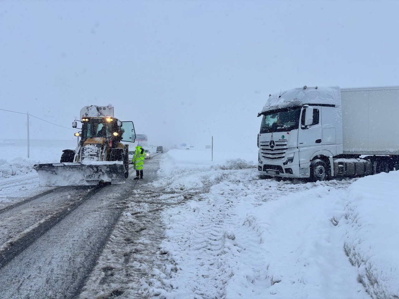 Erzincan-Sivas ve Erzincan-Erzurum yolunda tipi engeli
