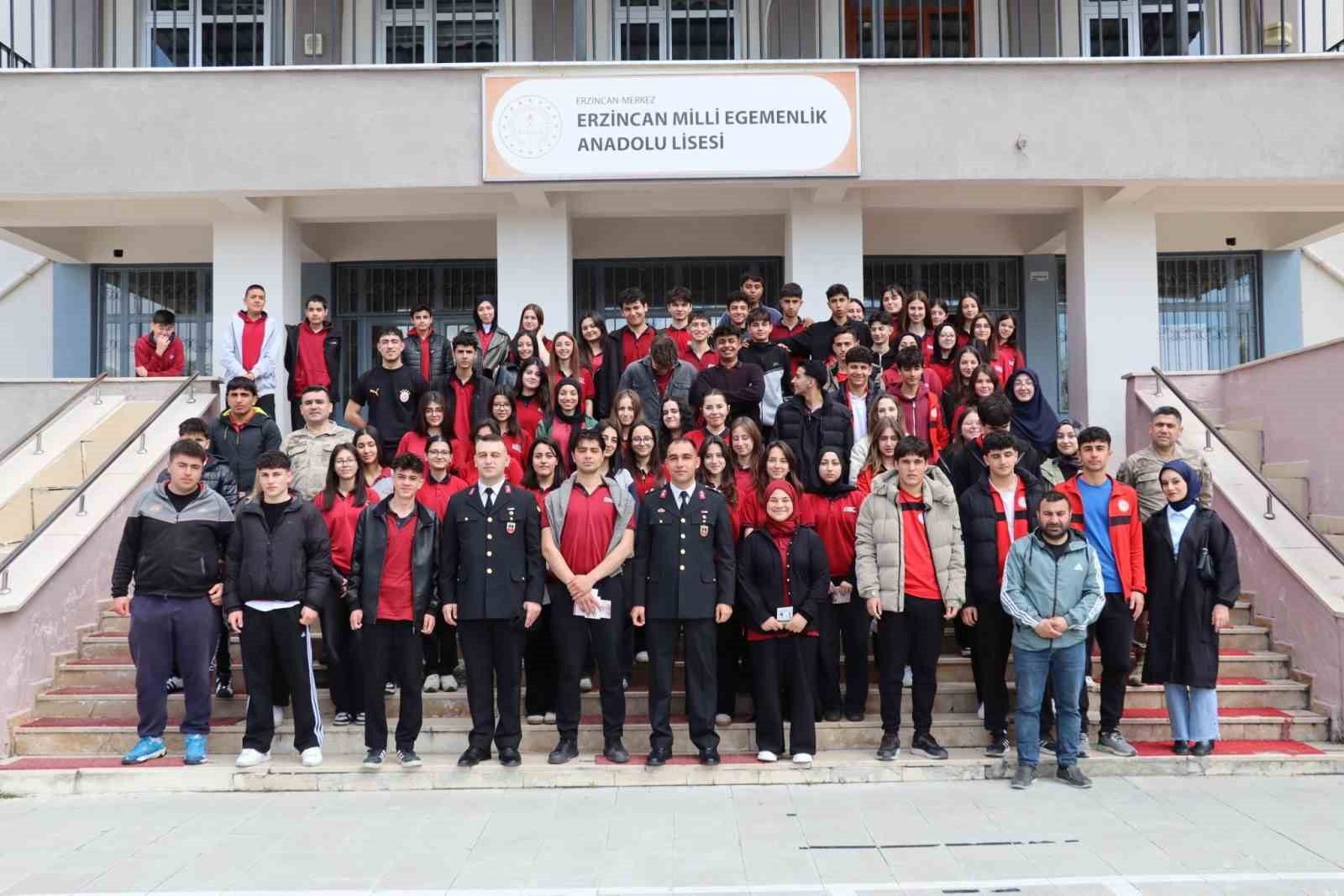 Erzincan’da 882 öğrenciye jandarma akademisi tanıtıldı
