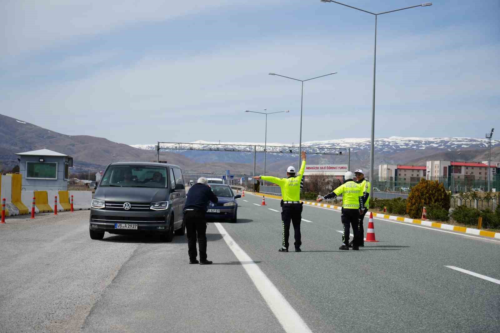 Erzincan’da bayram tatilinde 11 bin 611 araç denetlendi
