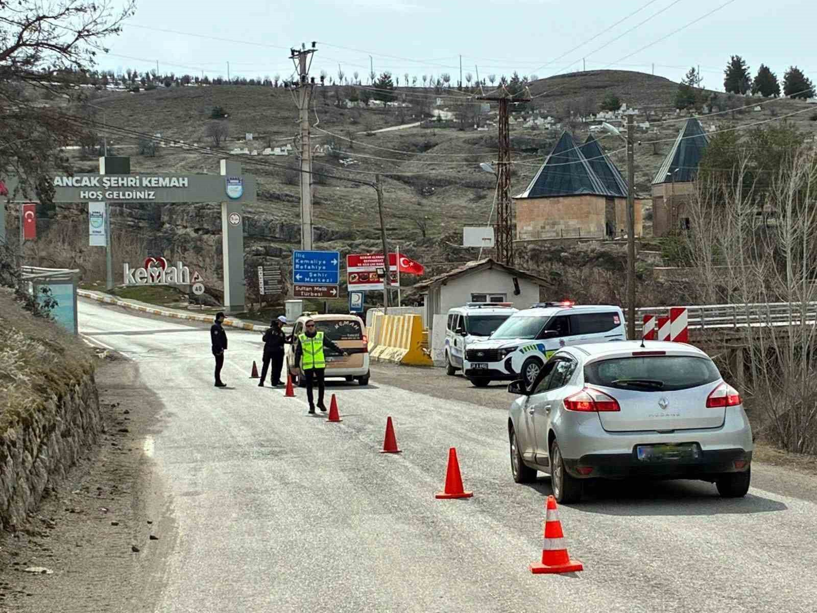 Erzincan’da bayram trafiğinde güvenlik uygulaması
