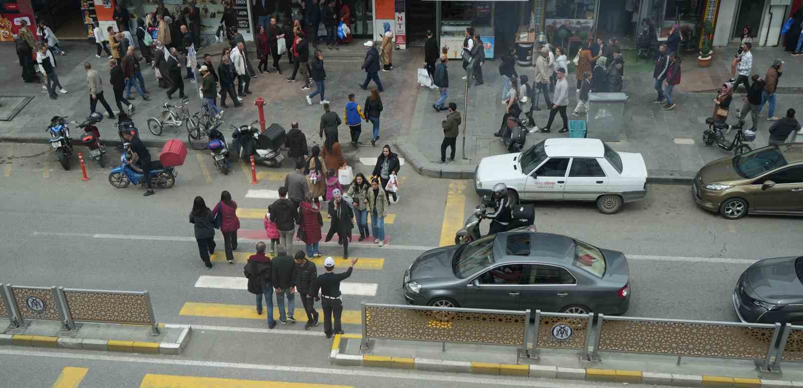 Erzincan’da çarşı ve pazarda bayram yoğunluğu yaşanıyor
