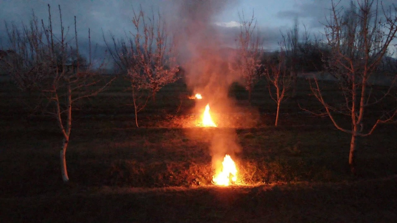 Erzincan’da çiftçiler don nöbetinde
