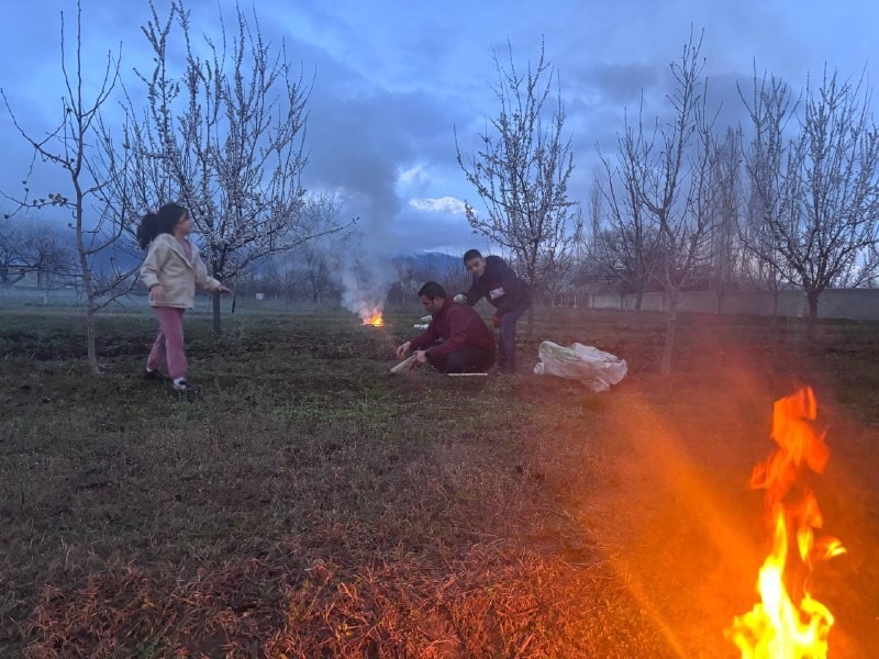 Erzincan’da çiftçiler don nöbetinde
