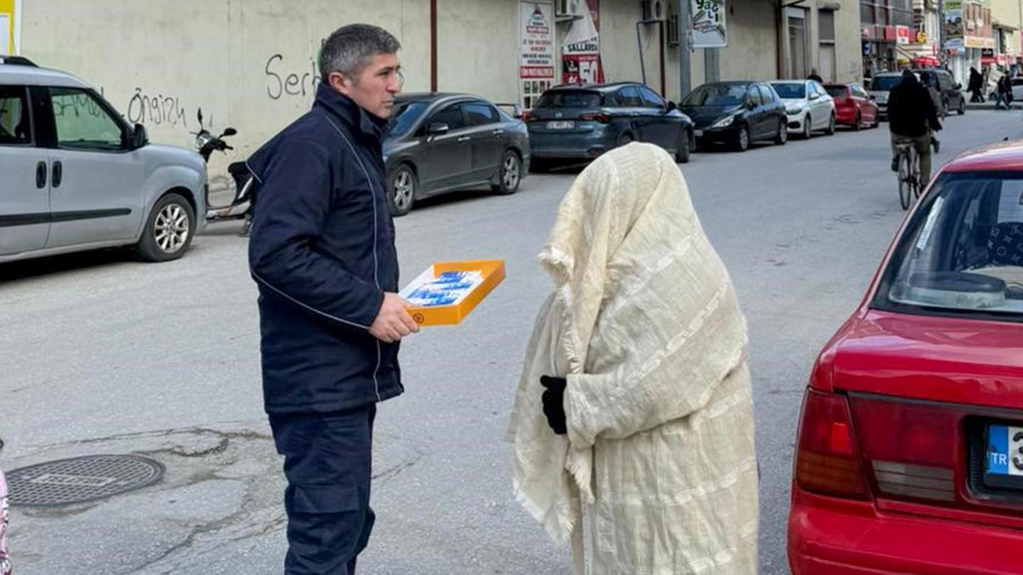 Erzincan’da dilencilere yönelik denetimlerde 23 kişiye işlem yapıldı
