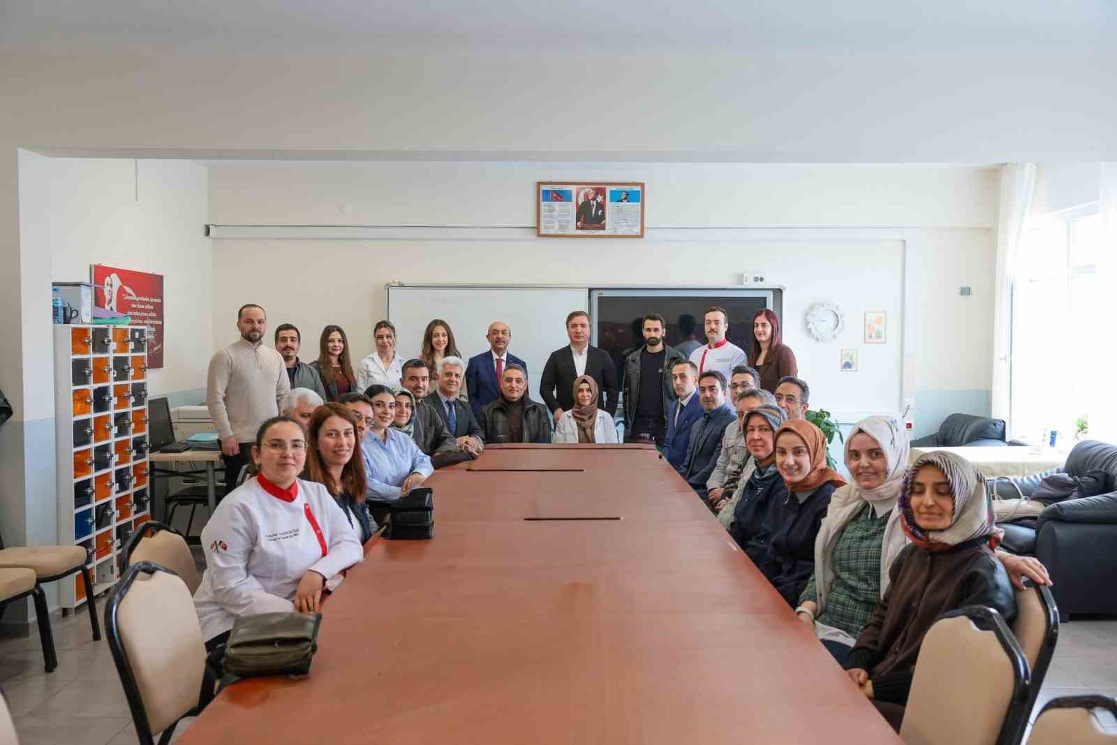 Erzincan’da eğitim ve dayanışma vurgusu
Erzincan’da eğitim ve dayanışma vurgusu