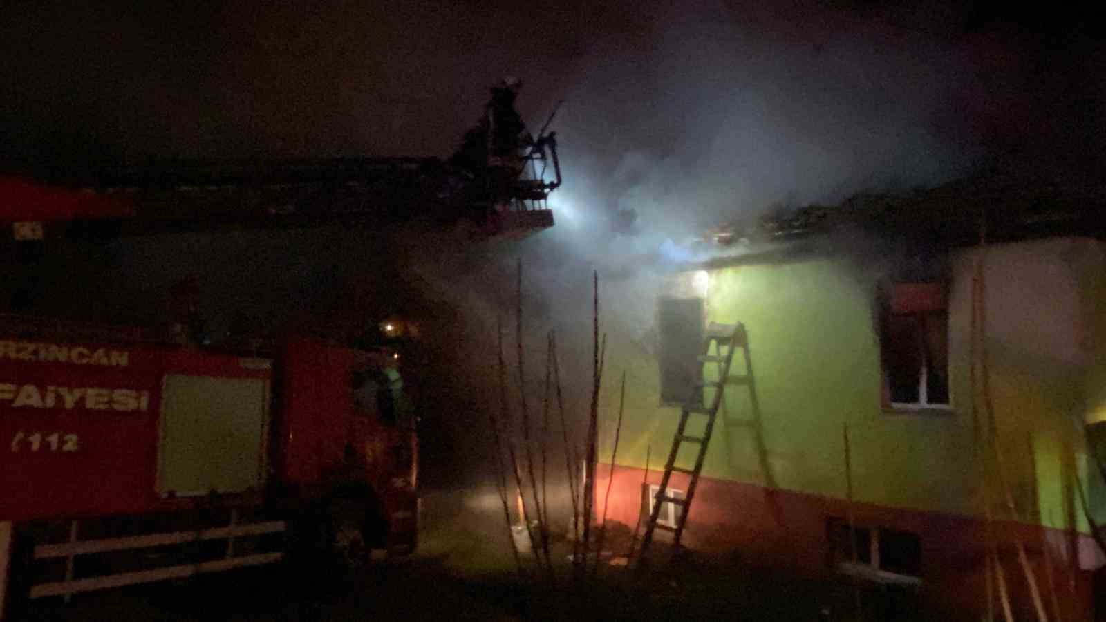 Erzincan’da ev yangını

