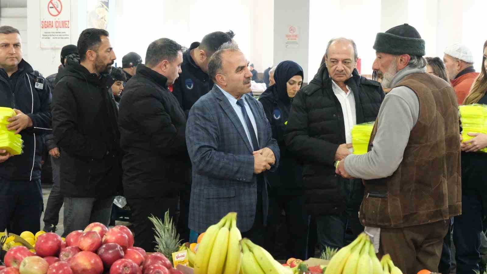Erzincan’da fiyat şeffaflığı için standart fiyat etiketi uygulaması başlatıldı
Erzincan’da fiyat şeffaflığı için standart fiyat etiketi uygulaması başlatıldı