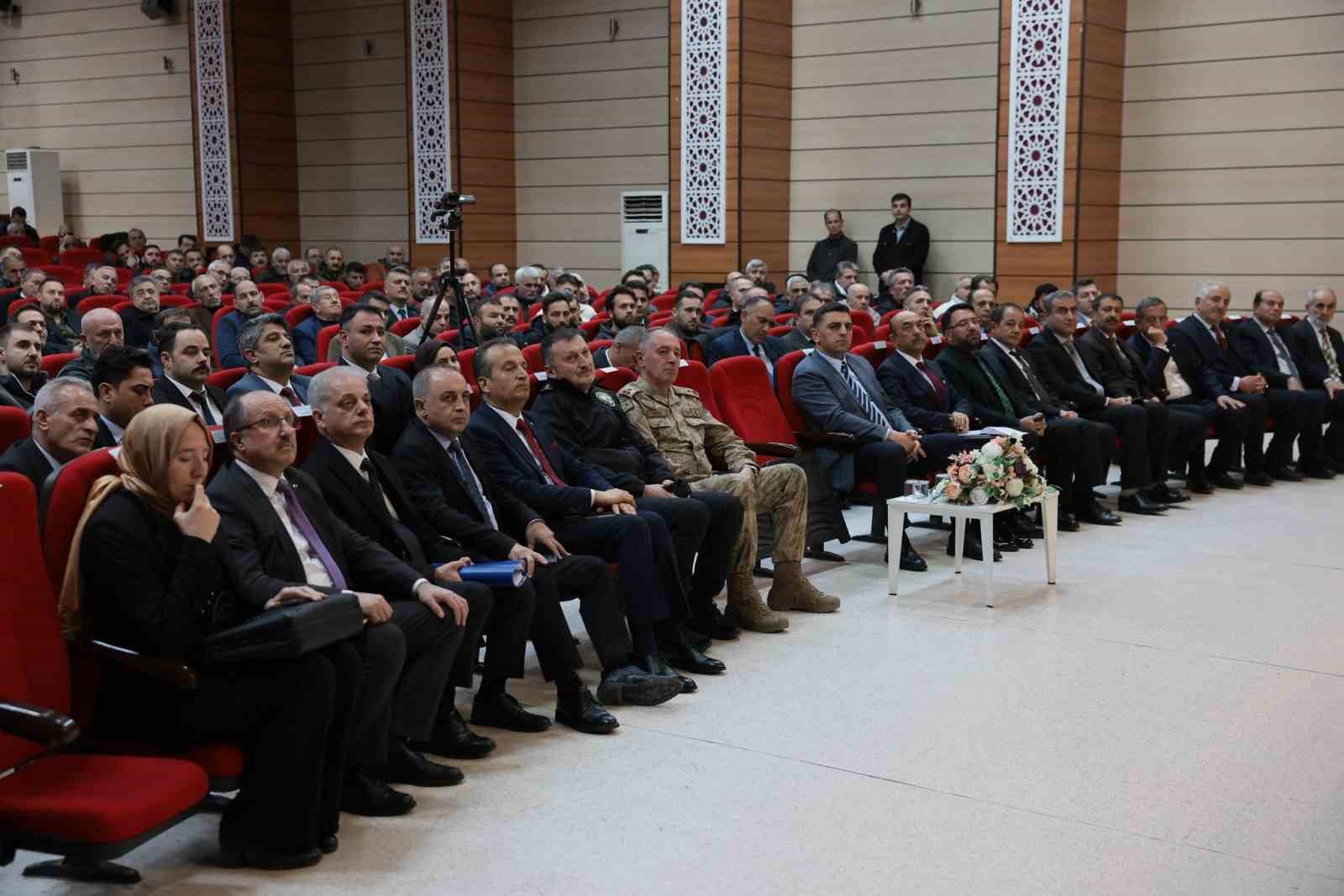Erzincan’da geniş katılımlı istişare toplantısı
Erzincan’da geniş katılımlı istişare toplantısı