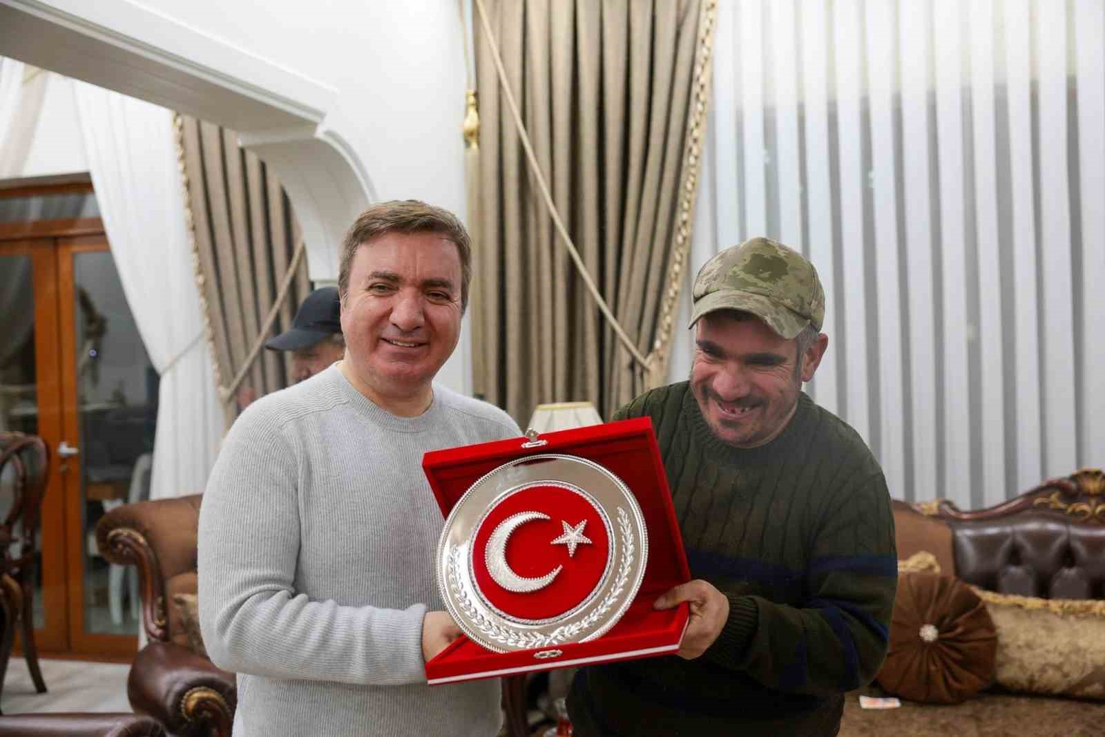 Erzincan’da hayatını kardeşlerine adayan Çilem’in sessiz kahramanlığı
