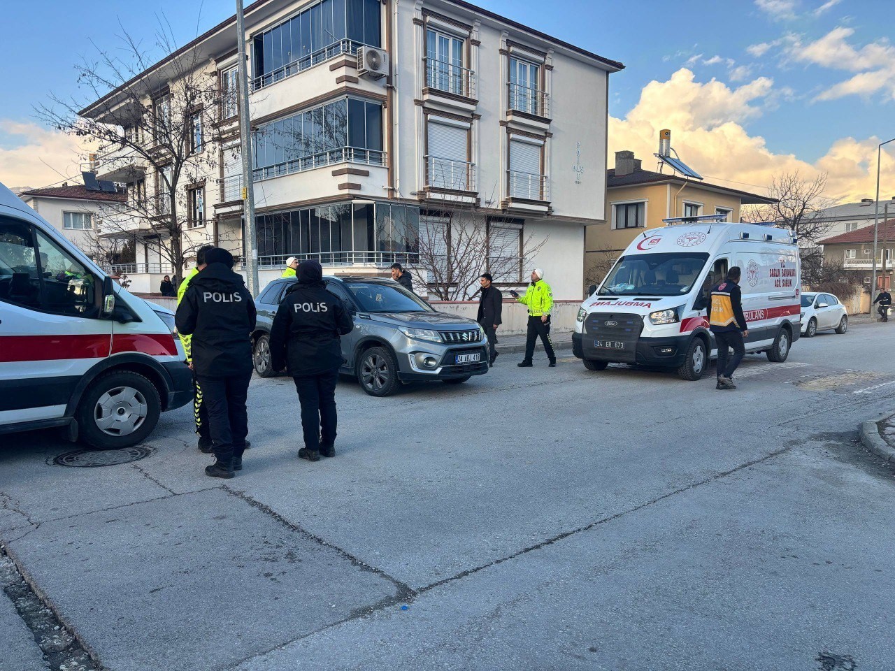 Erzincan’da iki otomobil çarpıştı: 2’i çocuk 3 kişi yaralandı
