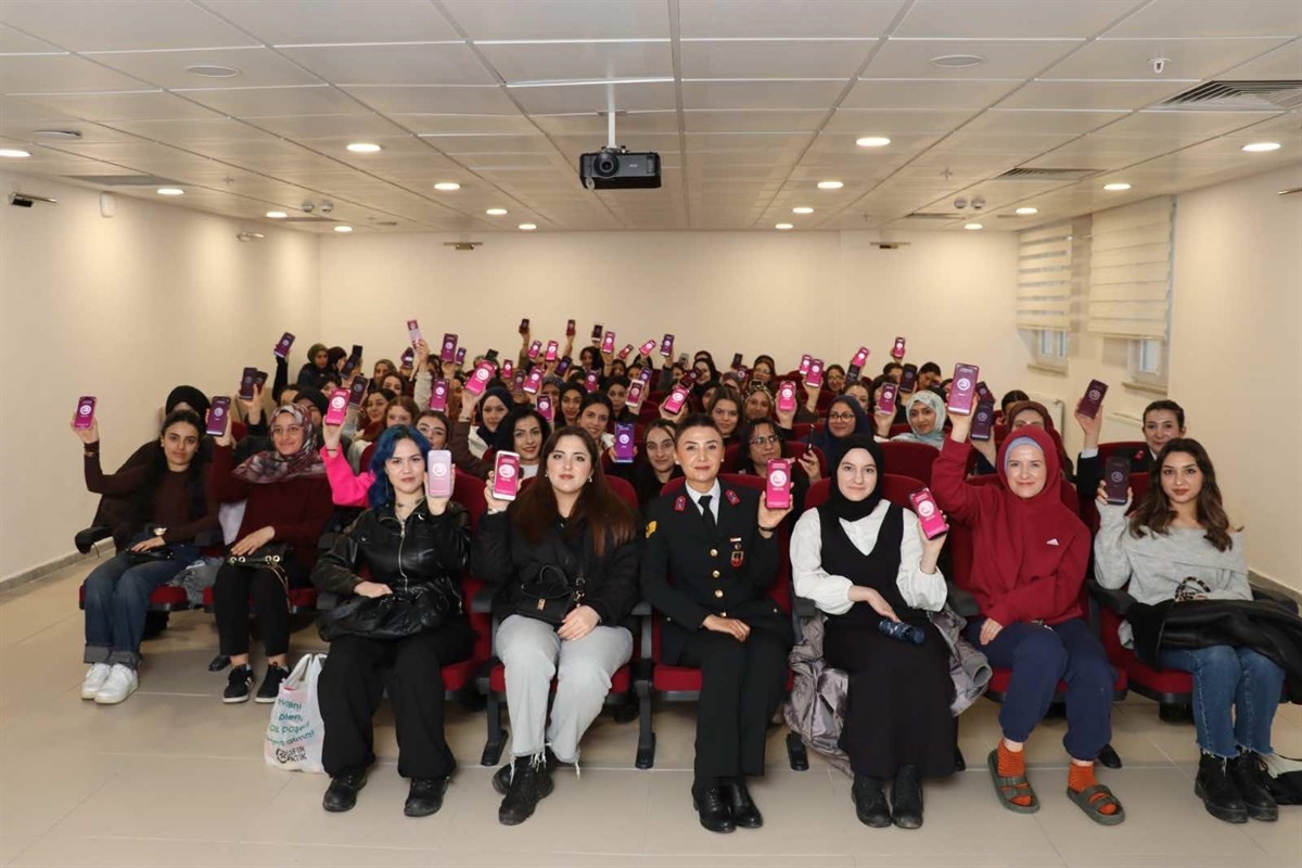 Erzincan’da kadın öğrencilere KADES bilgilendirmesi
