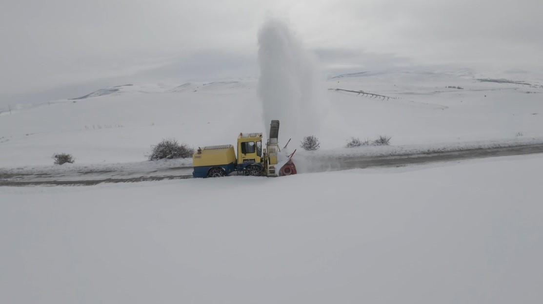 Erzincan’da kar ve tipi: 328 köy yolu ulaşıma kapandı
Erzincan’da kar ve tipi: 328 köy yolu ulaşıma kapandı