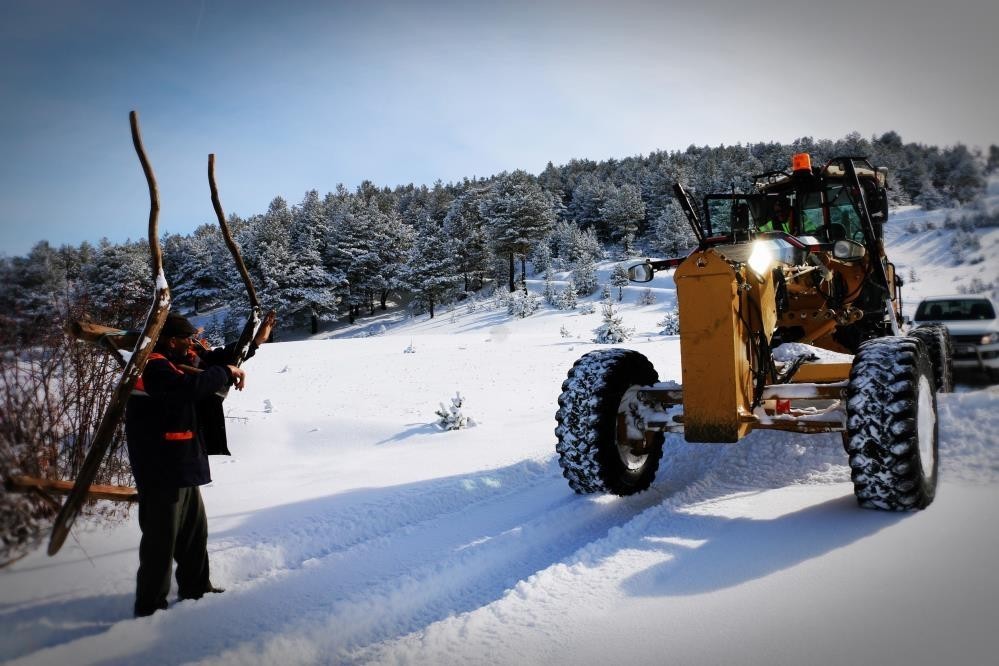 Erzincan’da kar ve tipi: 56 köy yolu ulaşıma kapandı
