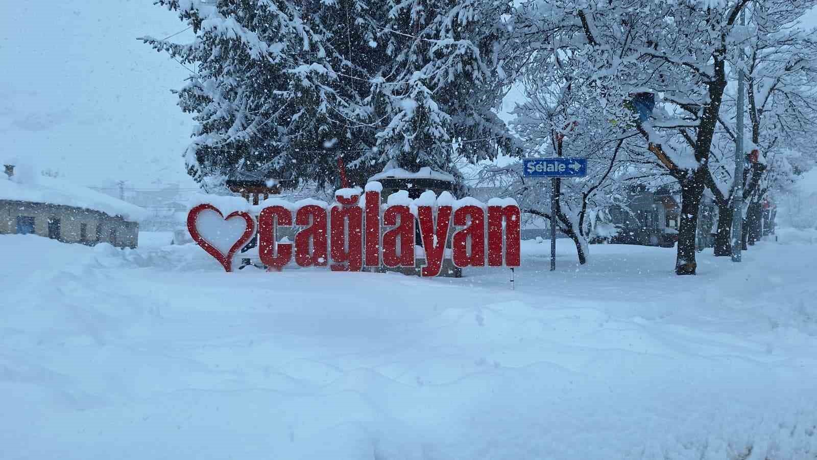 Erzincan’da karla mücadele çalışmaları sürüyor
