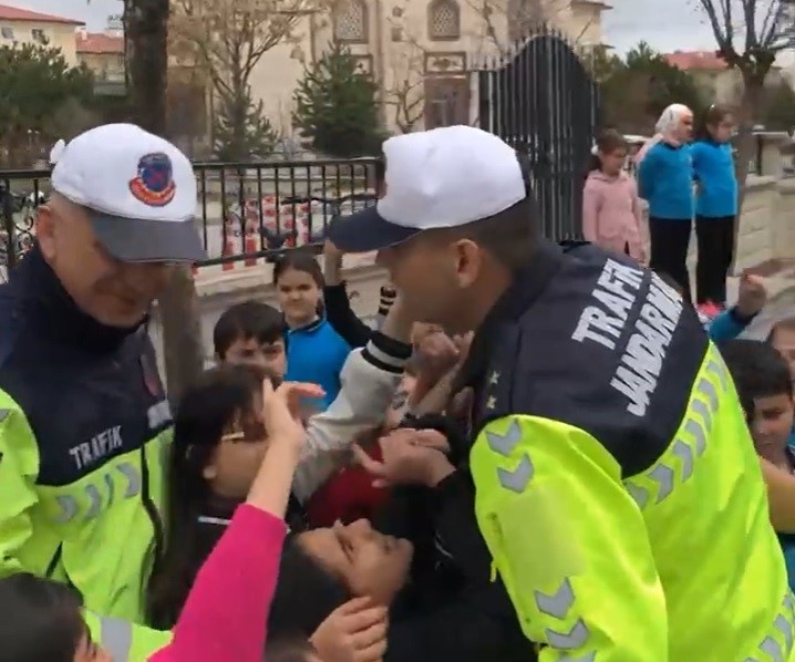 Erzincan’da öğrencilere trafik farkındalık eğitimi
