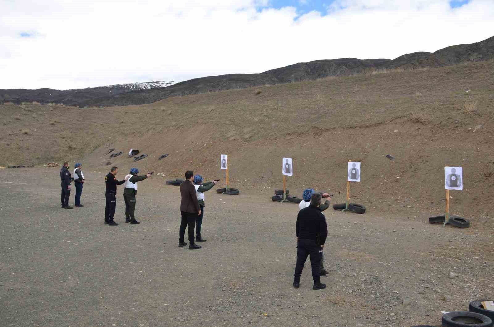 Erzincan’da orman personeline silah kullanımı ve bakımı eğitimi
