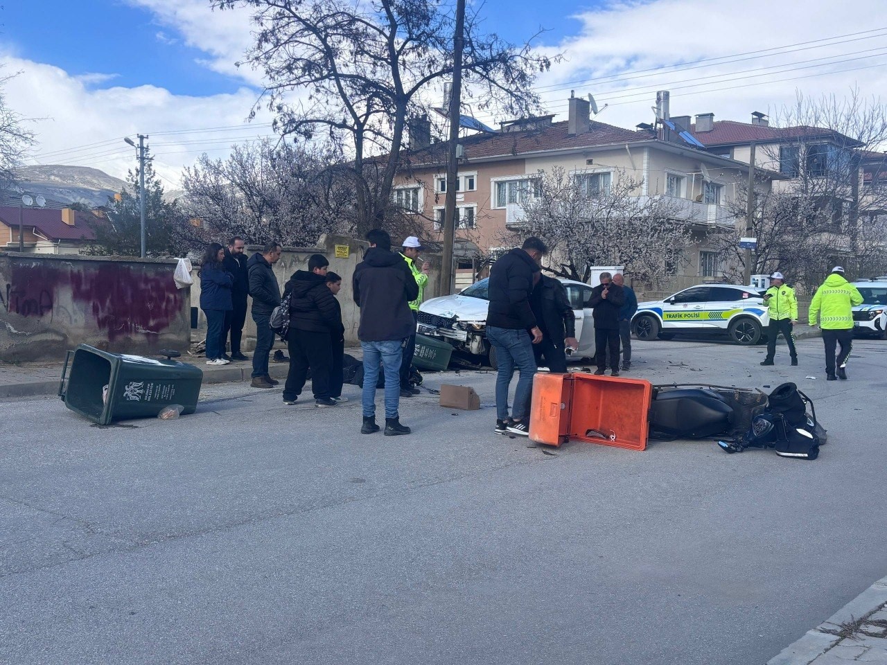 Erzincan’da otomobil ile motosiklet çarpıştı: 1 yaralı
