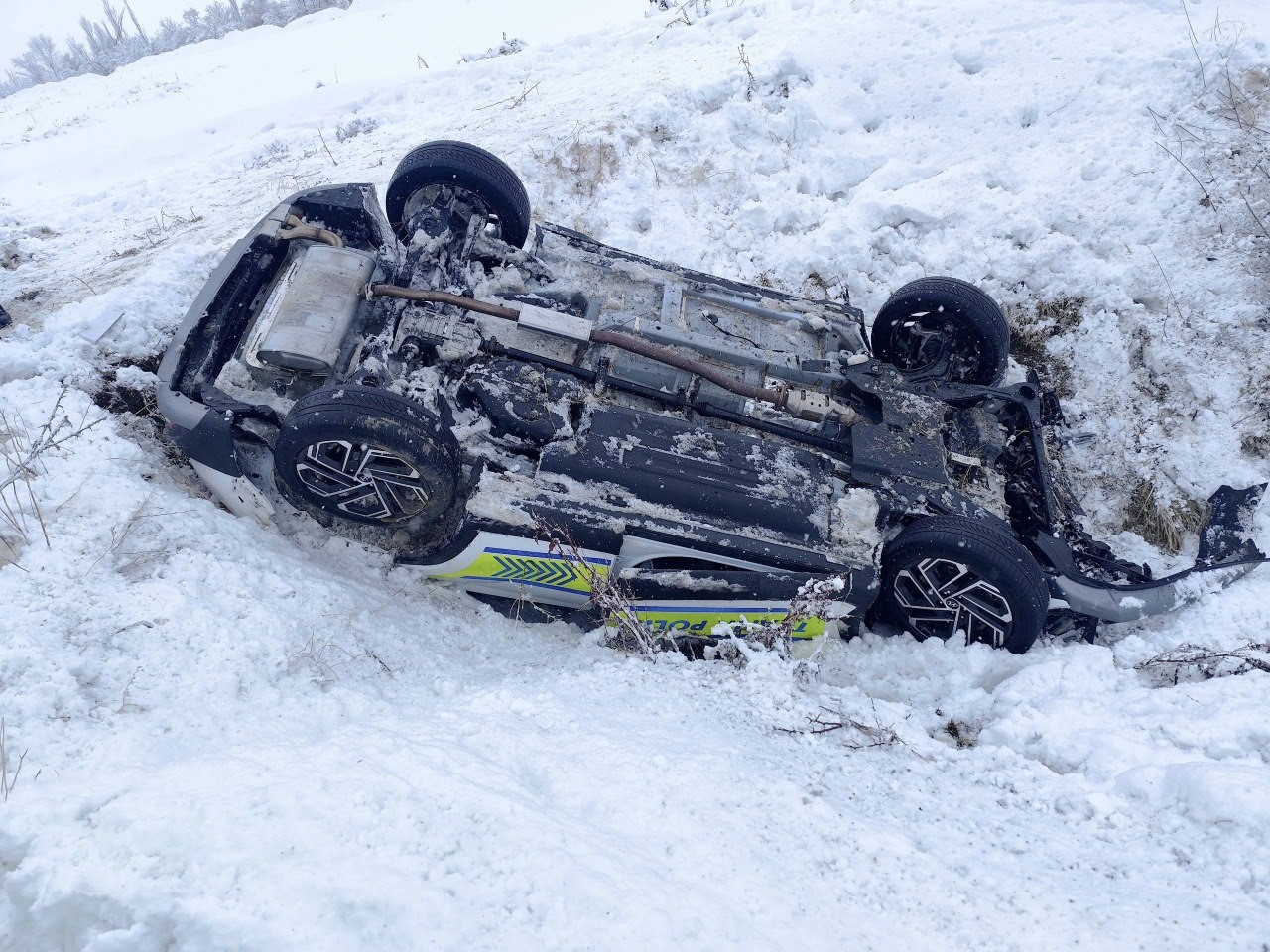 Erzincan’da polis aracı şarampole uçtu: 2 polis yaralandı
