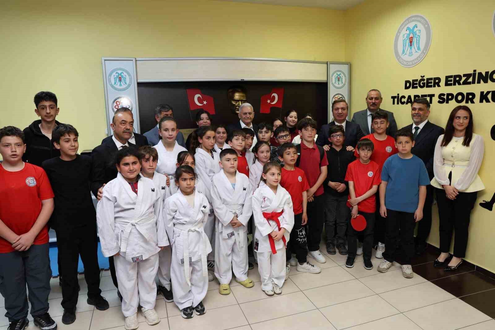 Erzincan’da sporun yaygınlaşmasına destek
