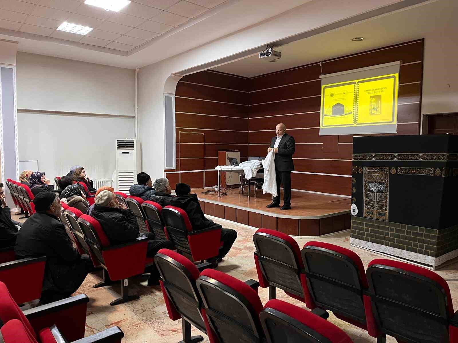 Erzincan’da umreci adaylarına seminer verildi
