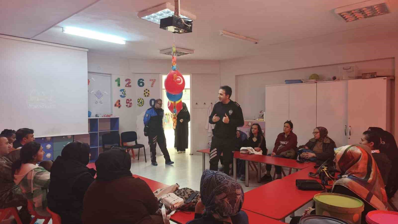 Erzincan’da velilere çocuk güvenliği eğitimi
