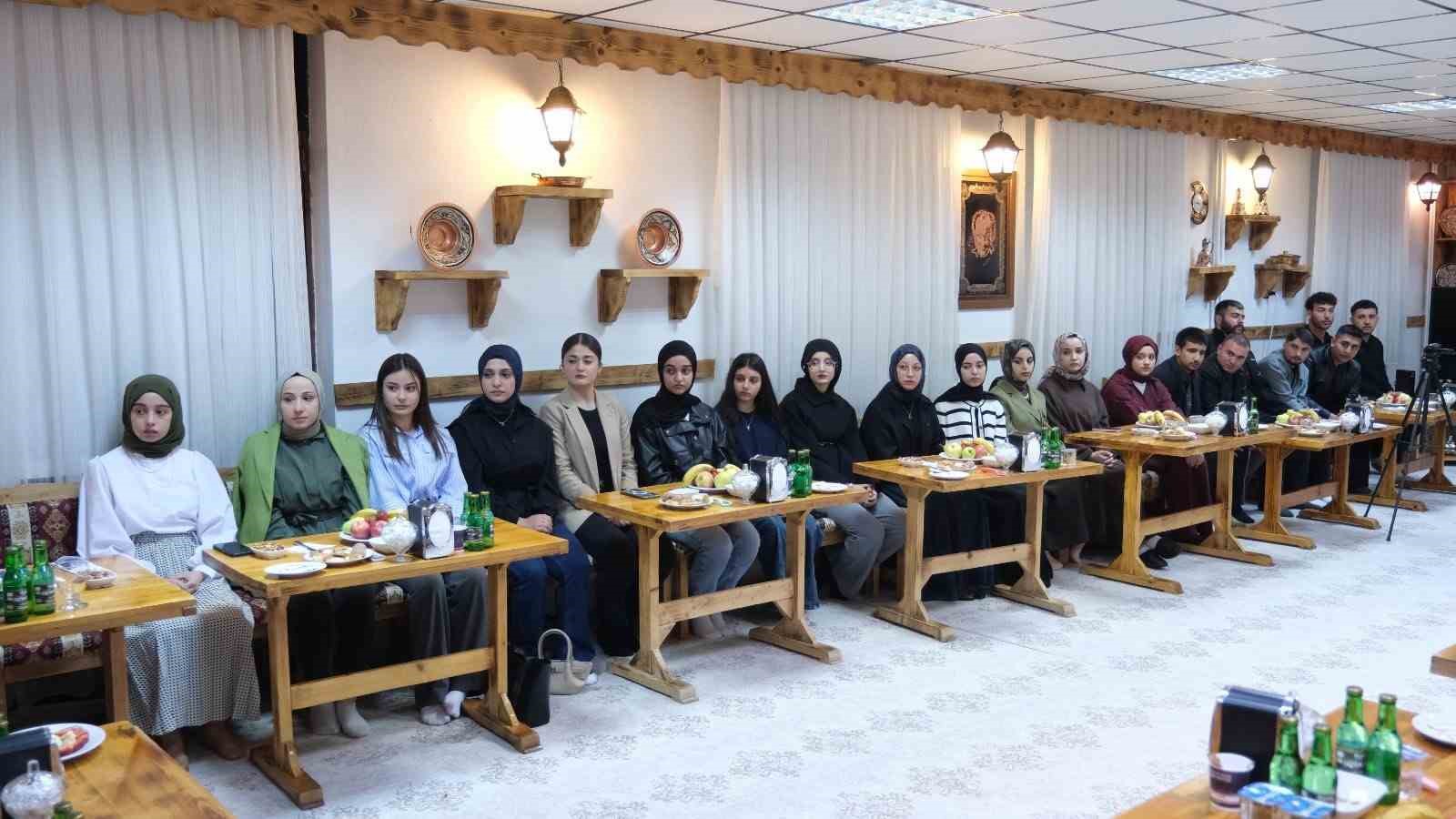 Erzincan’da Yıldırım gençlerle bir araya geldi
