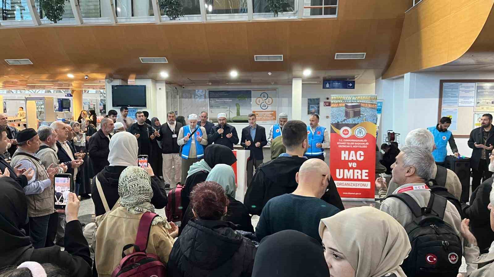 Erzincan’dan 192 hacı adayı dualarla kutsal yolculuğa uğurlandı
