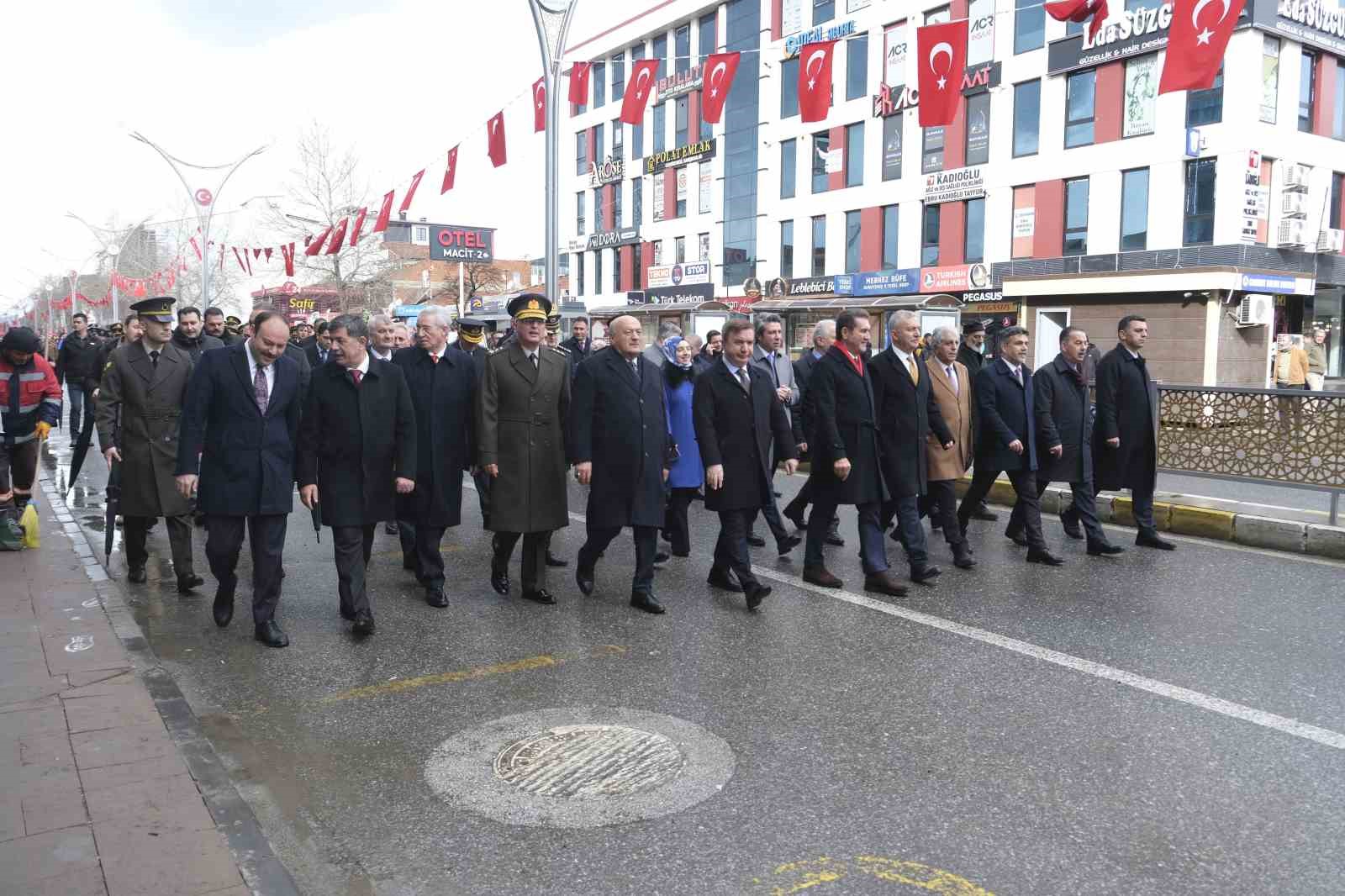 Erzincan’ın düşman işgalinden kurtuluşunun 108’inci yılı coşkuyla kutlandı
Erzincan’ın düşman işgalinden kurtuluşunun 108’inci yılı coşkuyla kutlandı