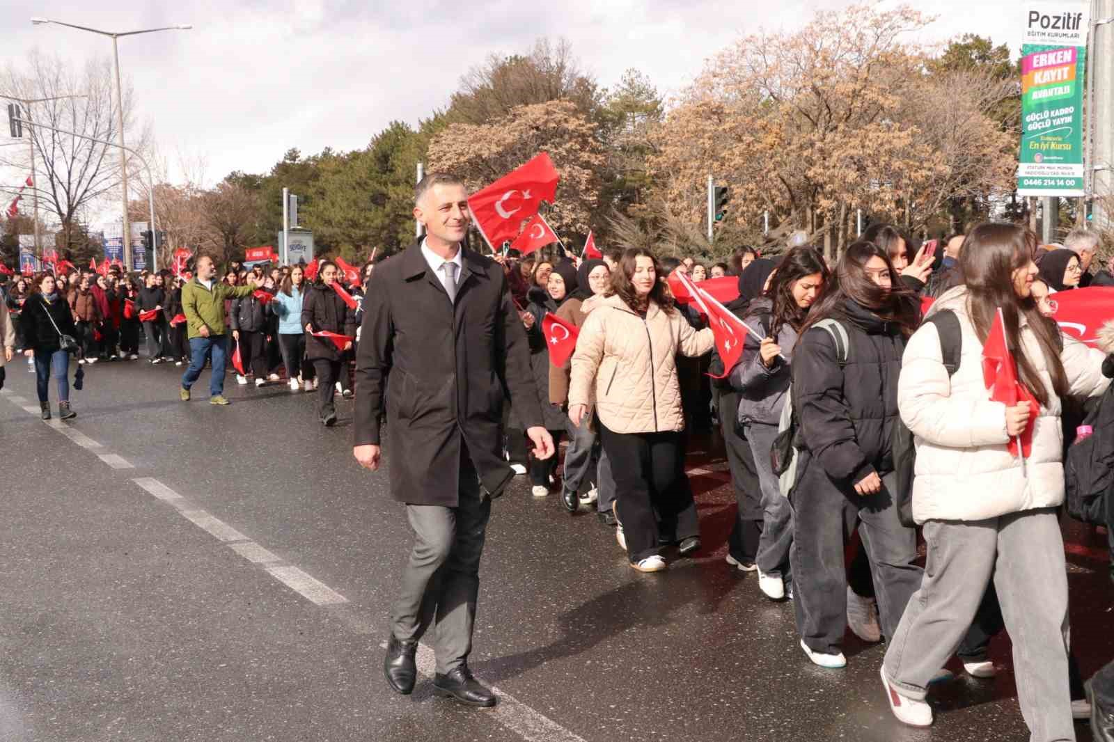 Erzincan’ın düşman işgalinden kurtuluşunun 108’inci yılı coşkuyla kutlandı
Erzincan’ın düşman işgalinden kurtuluşunun 108’inci yılı coşkuyla kutlandı