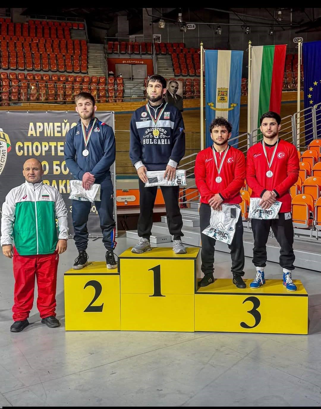 Erzincanlı güreşçiler Bulgaristan’da madalya kazandı
