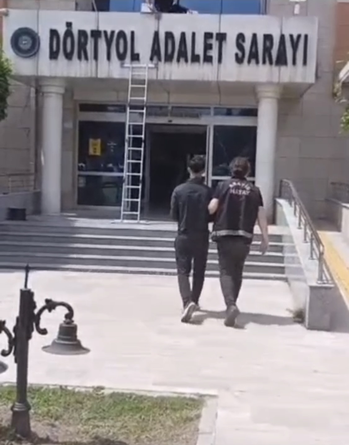 Erzin’de silahlı tehdit suçundan aranan hükümlü tutuklandı
