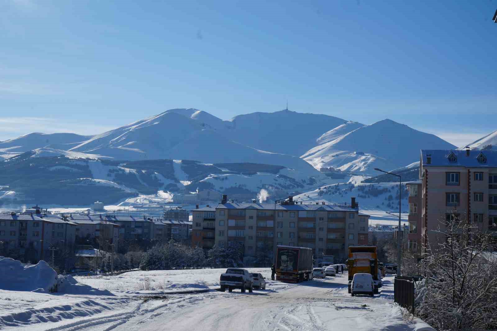 Erzurum baharı beklerken kışı yaşıyor
