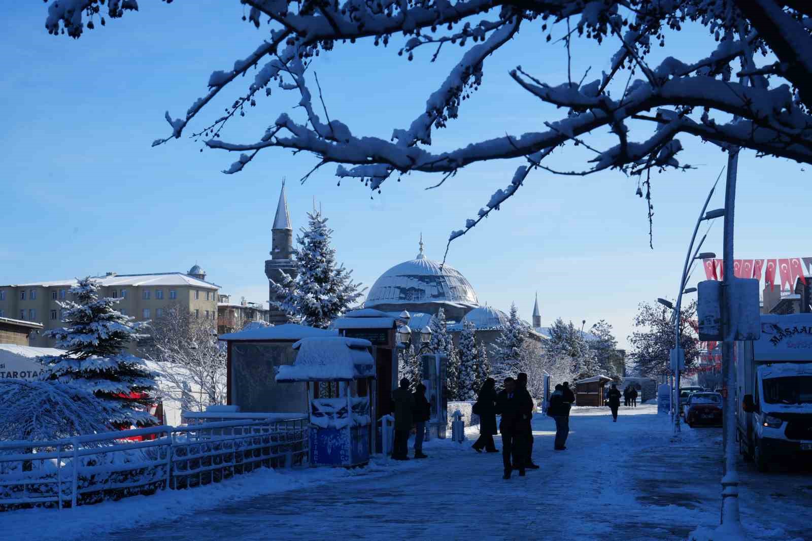 Erzurum baharı beklerken kışı yaşıyor
